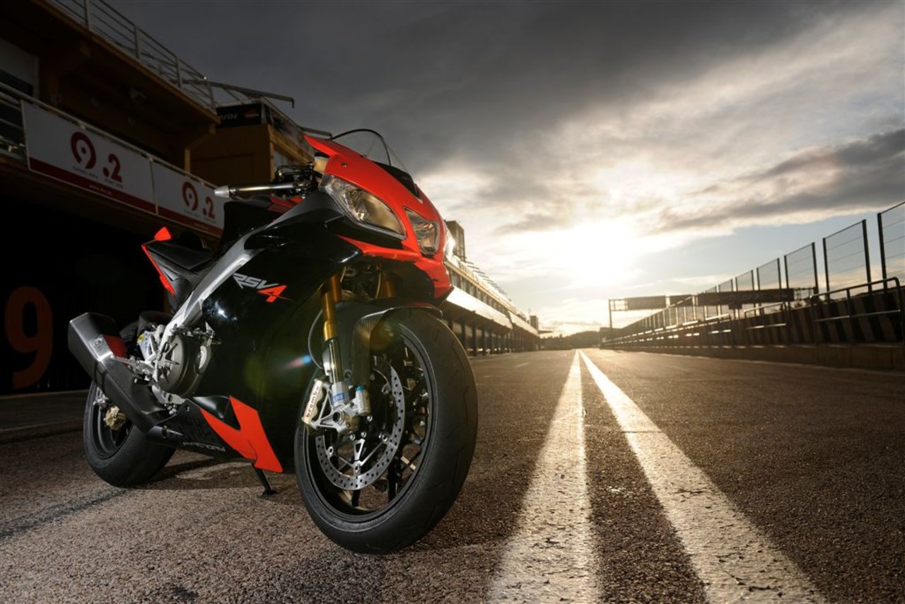 Aprilia RSV4 Factory