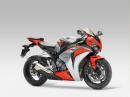 Honda CBR1000RR Fireblade 2010 е станал още по-спортен