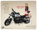 Секси Байкърки: Мариса Милър яхна Harley-Davidson