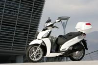 Kymco показа новия си скутер People GTi 300