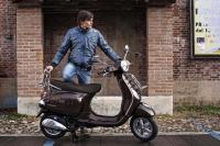 Новият скутер Vespa LX Touring