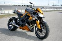 Kawasaki Z1000 разкрасен от Roaring Toyz