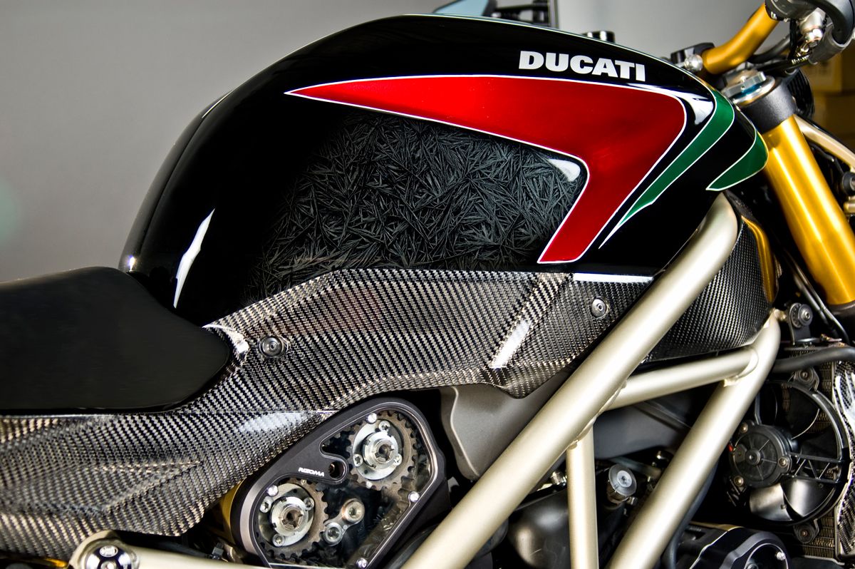 Къстъм Ducati Streetfighter S