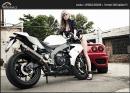 Секси байкърки: Люси с Aprilia RSV4 и Ferrari 360 Spyder F1