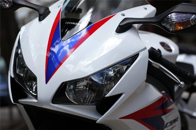 Honda CBR1000RR Fireblade 2012 (първи снимки)