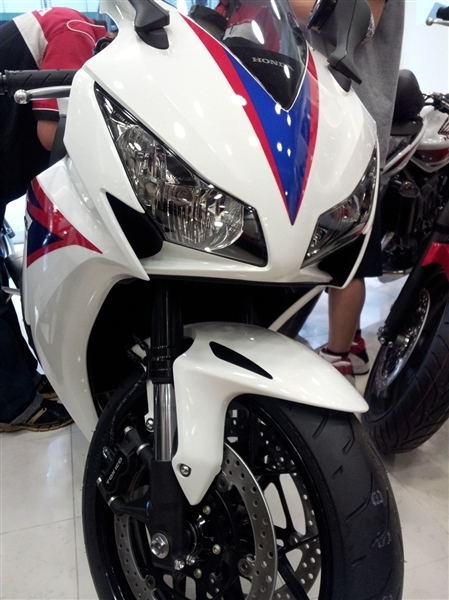 Honda CBR1000RR Fireblade 2012 (първи снимки)