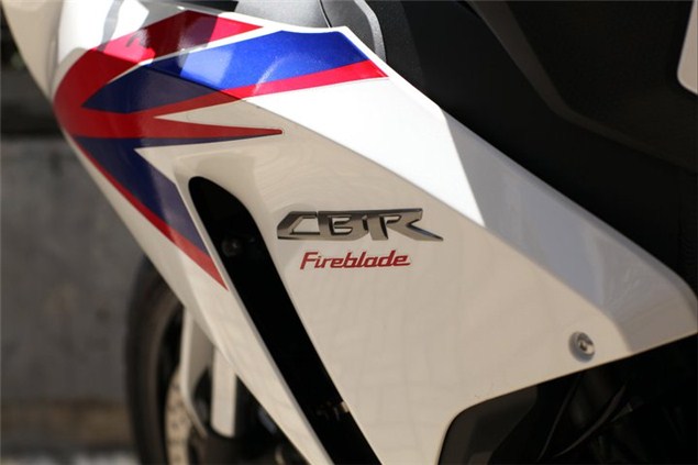 Honda CBR1000RR Fireblade 2012 (първи снимки)