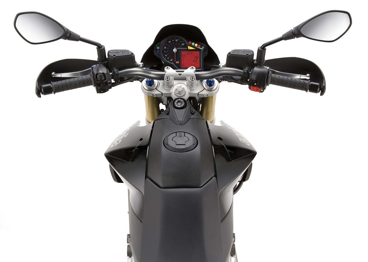 Aprilia Dorsoduro 750