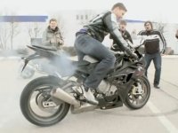 BMW надценява възможностите на S 1000 RR